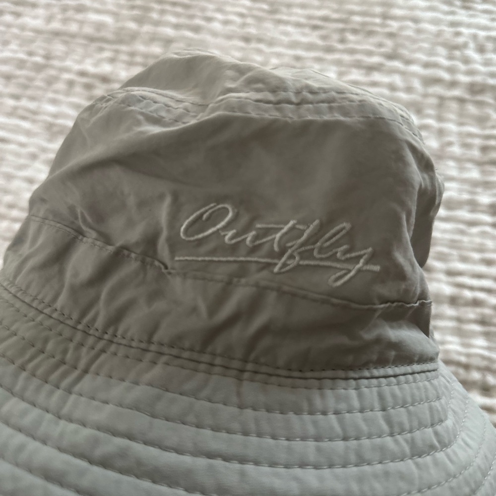 OUTFLY - Picture 2 of 8